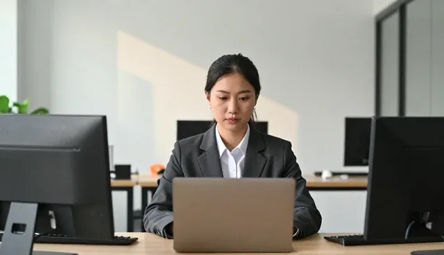 中小企业选型商务服务时的关键考量因素